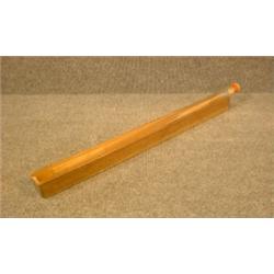 Un étui à cigare cubain géant en bois renfermant un contenant en verre, pour Partagas....