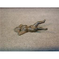 Un tire-bottes en fonte en forme de "Naughty Nelly".  A cast iron boot jack: "Naughty Nelly". $60...