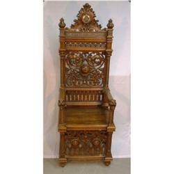 Une chaise de circoncision de style fin Renaissance, le dossier et la base ajourés à décor de feu...