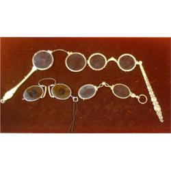 Un lot de 2 lorgnons et de 2 pince-nez.  A lot of 2 lorgnettes and 2 pince-nez. $100/150...