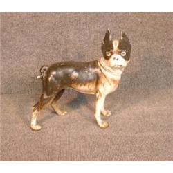 Un arrêtoir de porte en fonte peinte en forme de bouledogue....