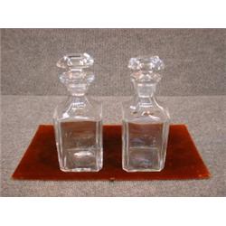 Une paire de carafes en cristal de Baccarat.  A pair of Baccarat crystal decanters. $250/350...