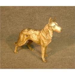 Un arrêtoir de porte en fonte peinte en forme de chien loup....