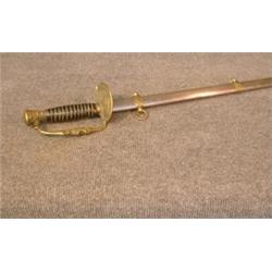 Une épée de cérémonie, la coquille en laiton, la lame gravée portant l'inscription: "Pro Deo et P...