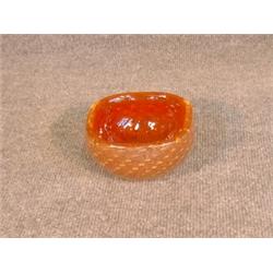 Une coupelle en verre de Venise de Venini ambré à décor de bulles dorées, signée....