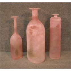 Un ensemble de trois vases en verre rose givré de Murano signés: "Cenedese", vers 1950, pour Gino...