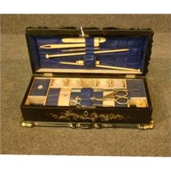 Un nécéssaire à couture victorien en ivoire et nacre dans un coffret en papier mâché incrusté de...