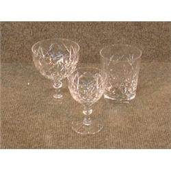 Un ensemble en cristal de Webb Corbett comprenant 12 verres à vin rouge, 12 à vin blanc,...