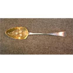 Une cuillère à fruits d'époque George III en argent, poinçons de Londres, 1812, Peter & William B...