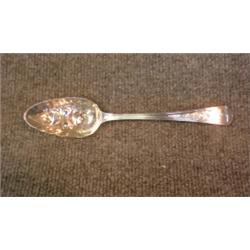 Une cuillère à fruits d'époque George III en argent, poinçons de Londres, 1809, R.C. maître-orfèv...