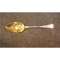 Une cuillère à fruits d'époque George III en argent, poinçons de Londres, 1812, T.B. maître-orfèv...
