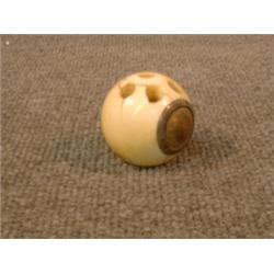 Un porte-allumettes sphérique en ivoire à monture d'argent....