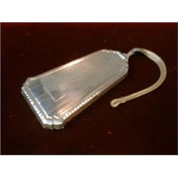 Un poudrier, porte-cartes et porte-monnaie américain en argent....