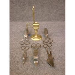 Un lot de 6 mouchettes du 19e Siècle en fer forgé, acier, métal argenté et laiton, (avec un suppo...