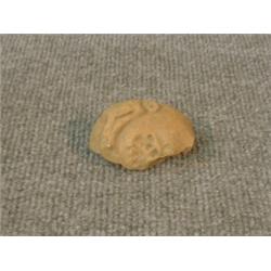 Un fragment de tête en pierre inca du Honduras.  A Hondurian Inca fragment of a stone head. $80/1...