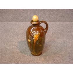 Un broc en porcelaine "Kingsware" de Royal Doulton: "Tony Weller, Beware of the Vidders", bouchon...