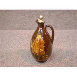 Un broc en porcelaine "Kingsware" de Royal Doulton: "George the Guard", avec son bouchon d'origin...