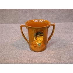 Une chope à anses en porcelaine "Kingsware" de Royal Doulton décorée d'un piqueur et d'une meute,...