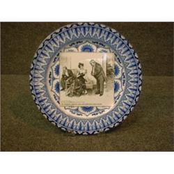 Une assiette en porcelaine de Royal Doulton de la série "Gibson Girls": "Mr. Waddles arrives late...