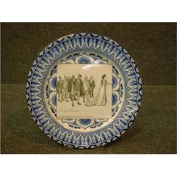 Une assiette en porcelaine de Royal Doulton de la série "Gibson Girls": "She goes to the fancy dr...