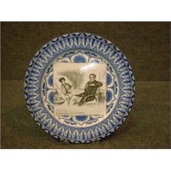 Une assiette en porcelaine de Royal Doulton de la série "Gibson Girls": "She decides to die in sp...