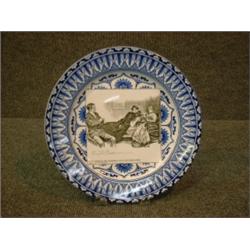 Une assiette en porcelaine de Royal Doulton de la série "Gibson Girls": "Miss Babbles, the author...