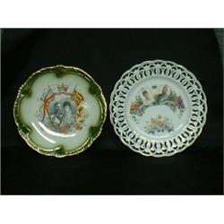 Un lot de 15 pièces commémoratives se rapportant au roi George V et à la reine Mary....