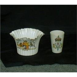 Un lot de 12 pièces en porcelaine commémorant les jubilés de la reine Victoria de 1887 et 1897....