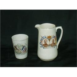 Un lot de 12 pièces en porcelaine commémorant la première guerre mondiale....