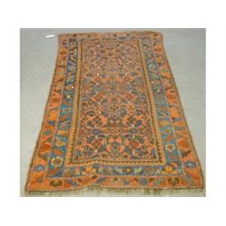 Un tapis de Hamadan.  A Hamadan rug.  5'10" x 3'2" - 1.78M x 96.5cm. $250/450...