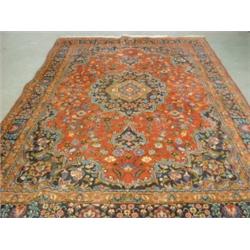 Un tapis sarouk.  A Sarouk rug.  8'8" x 7'6" - 2.64M x 2.29M. $350/450...