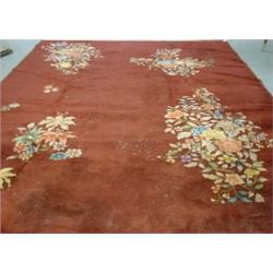 Un tapis chinois.  A Chinese rug.  12' x 9' - 3.66M x 2.74M. $300/400...