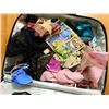 Image 2 : BORATZ CASE WITH ASSORTED DOLL CLOTHING