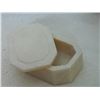 Image 4 : CARVED SOAP STONE TRINKET BOX WITH INLAID LID - MADE IN INDIA