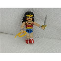 MINI FIGURE - WONDER WOMAN WITH ROPE & SWORD
