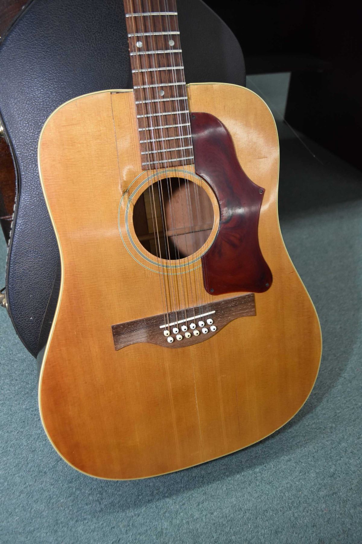 Vintage Gibson 12 String Acoustic Guitar Serial No 803126 In Hard Vintage gibson 12 string acoustic guitar serial no 803126 in hard