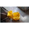 Image 1 : RUBBERMAID BUCKET AND WRINGER