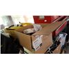 Image 1 : LOT OF PLUMBING FIXTURES