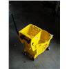 Image 2 : RUBBERMAID MOP BUCKET