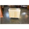 Image 1 : MAPLE CUPBOARD