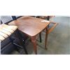 Image 2 : WALNUT QUEEN ANNE PARLOUR TABLE