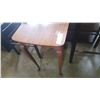 Image 3 : WALNUT QUEEN ANNE PARLOUR TABLE