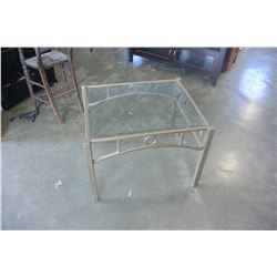 GLASSTOP ENDTABLE