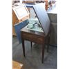 Image 1 : SINGER SEWING MACHINE IN TABLE