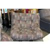 Image 3 : OVERSIZED LOVE SEAT AND ARM CHAIR