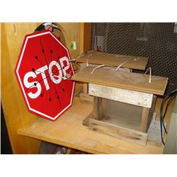 TWO BIRD HOUSES AND STOP MOTIF ELECTRIC CLOCK