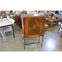 PHILCO AM/FM RADIO CABINET - MODEL 95