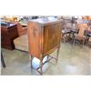 Image 2 : PHILCO AM/FM RADIO CABINET - MODEL 95