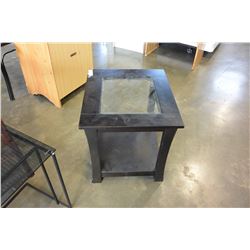 MODERN GLASSTOP ENDTABLE
