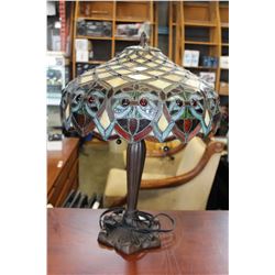 TIFFANY STYLE STAINED GLASS LAMP